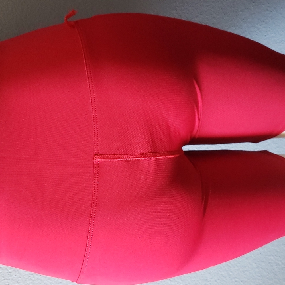 Work Out Shorts 🩳 - Picture 3 of 5